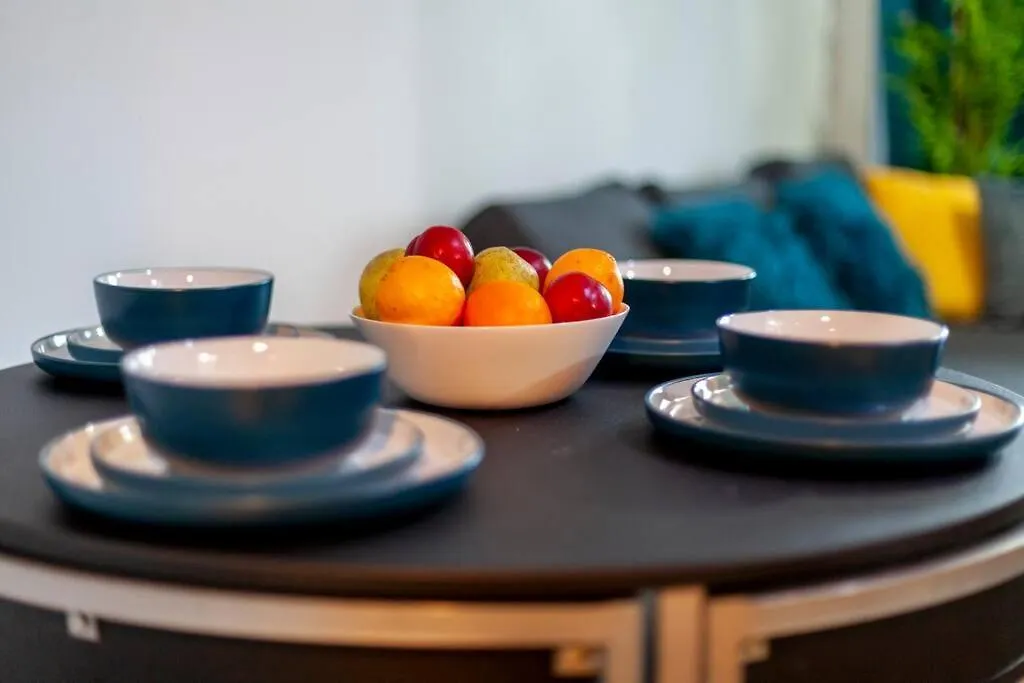 Perfect For Long Stays Business & Family Guests! Parking Stratford London Sleeps 6 Guests! Wifi & Netflix