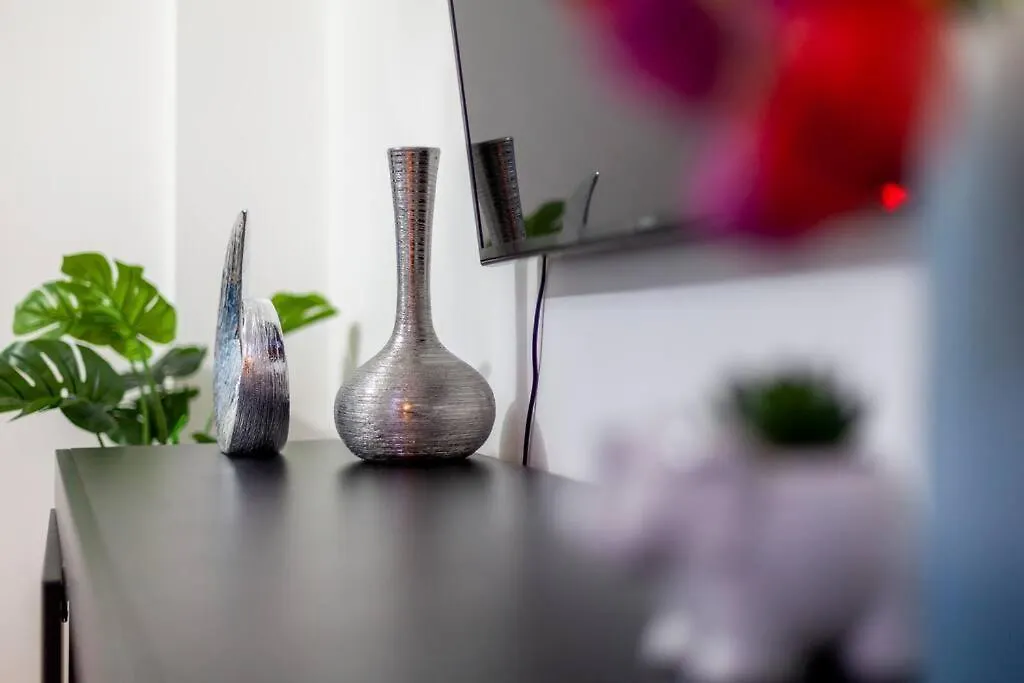 Apartment Perfect For Long Stays Business & Family Guests! Parking Stratford London Sleeps 6 Guests! Wifi & Netflix