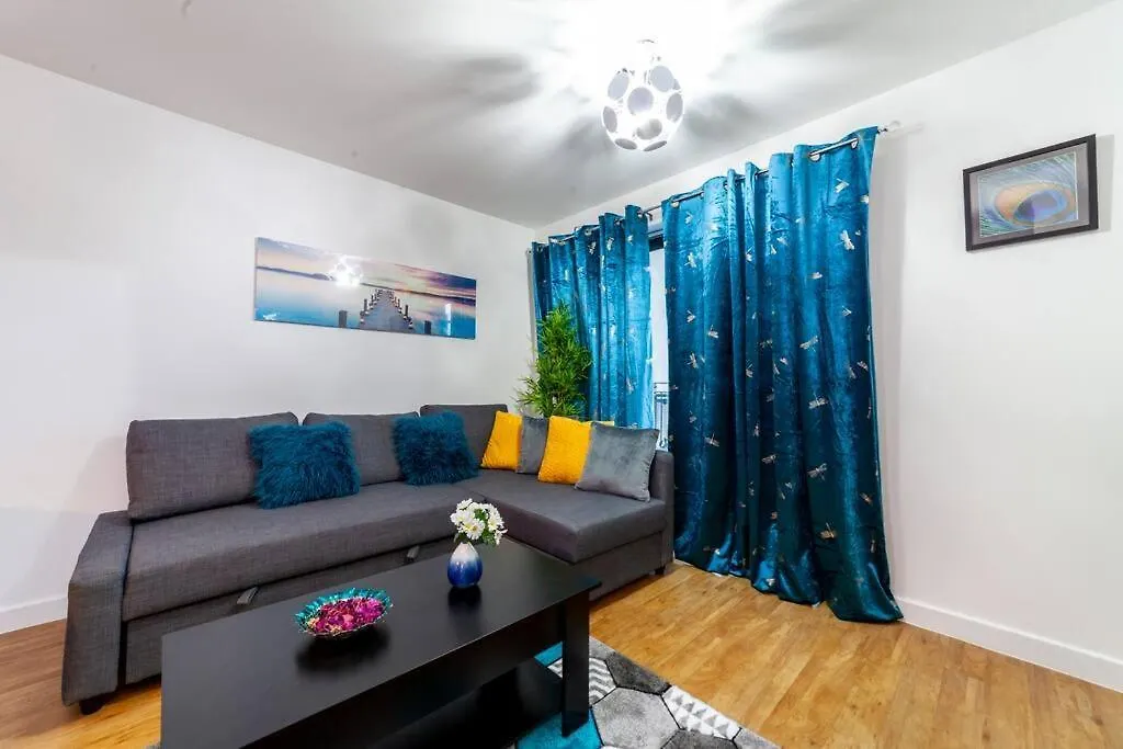 Perfect For Long Stays Business & Family Guests! Parking Stratford London Sleeps 6 Guests! Wifi & Netflix 0*,