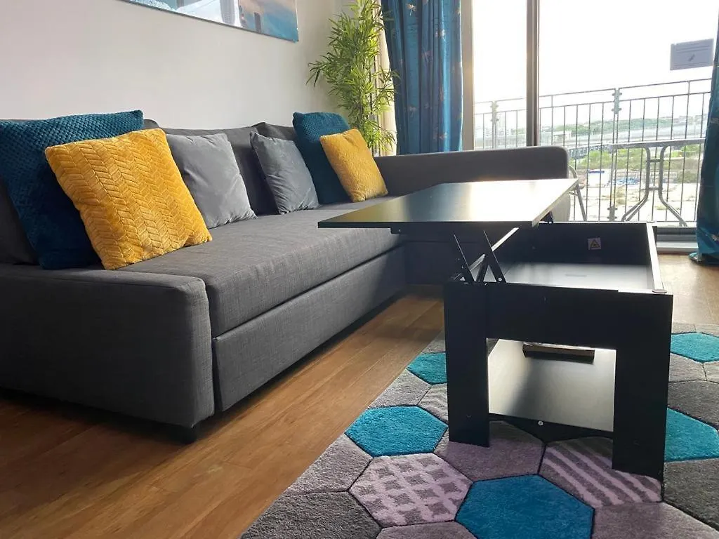 Apartment Perfect For Long Stays Business & Family Guests! Parking Stratford London Sleeps 6 Guests! Wifi & Netflix United Kingdom