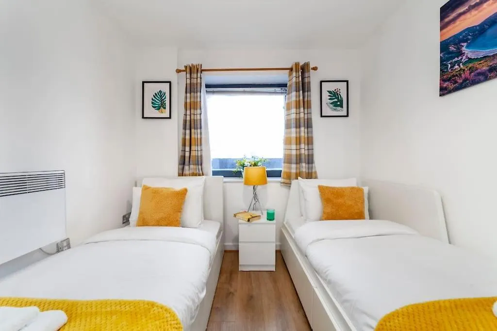Perfect For Long Stays Business & Family Guests! Parking Stratford London Sleeps 6 Guests! Wifi & Netflix Apartmán