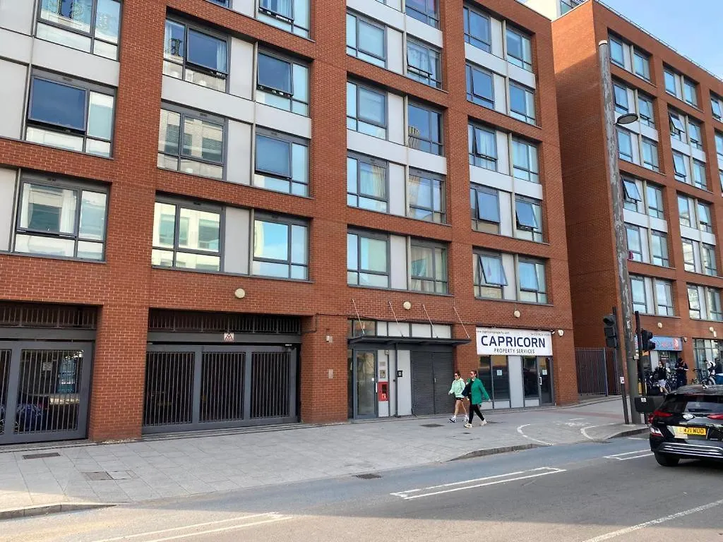 Perfect For Long Stays Business & Family Guests! Parking Stratford London Sleeps 6 Guests! Wifi & Netflix